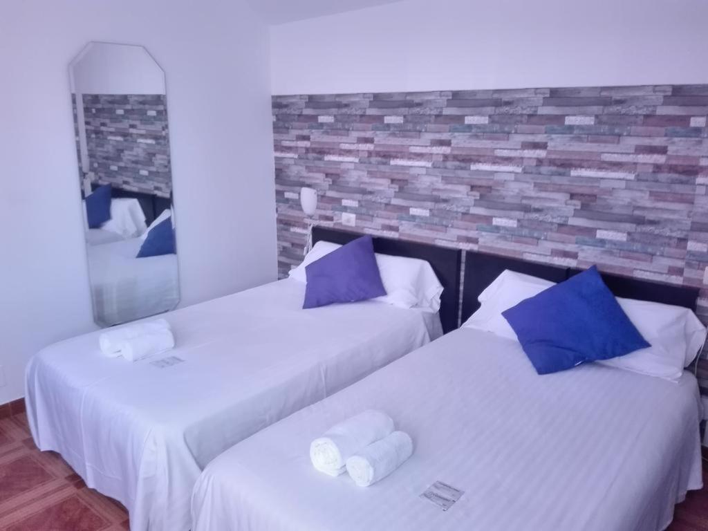 Hotel Corcubion Playa De Quenxe Szoba fotó